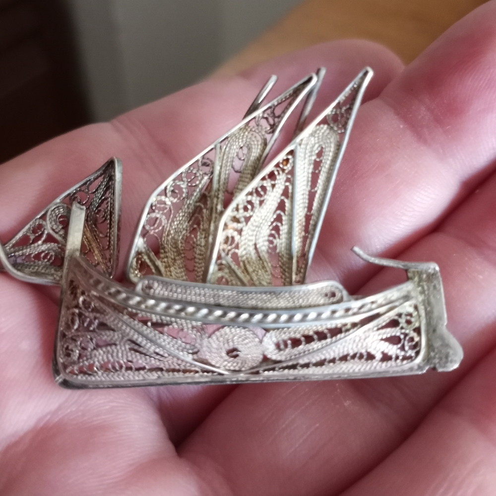 Final Markdown🎉🎉Sterling Sailboat pin